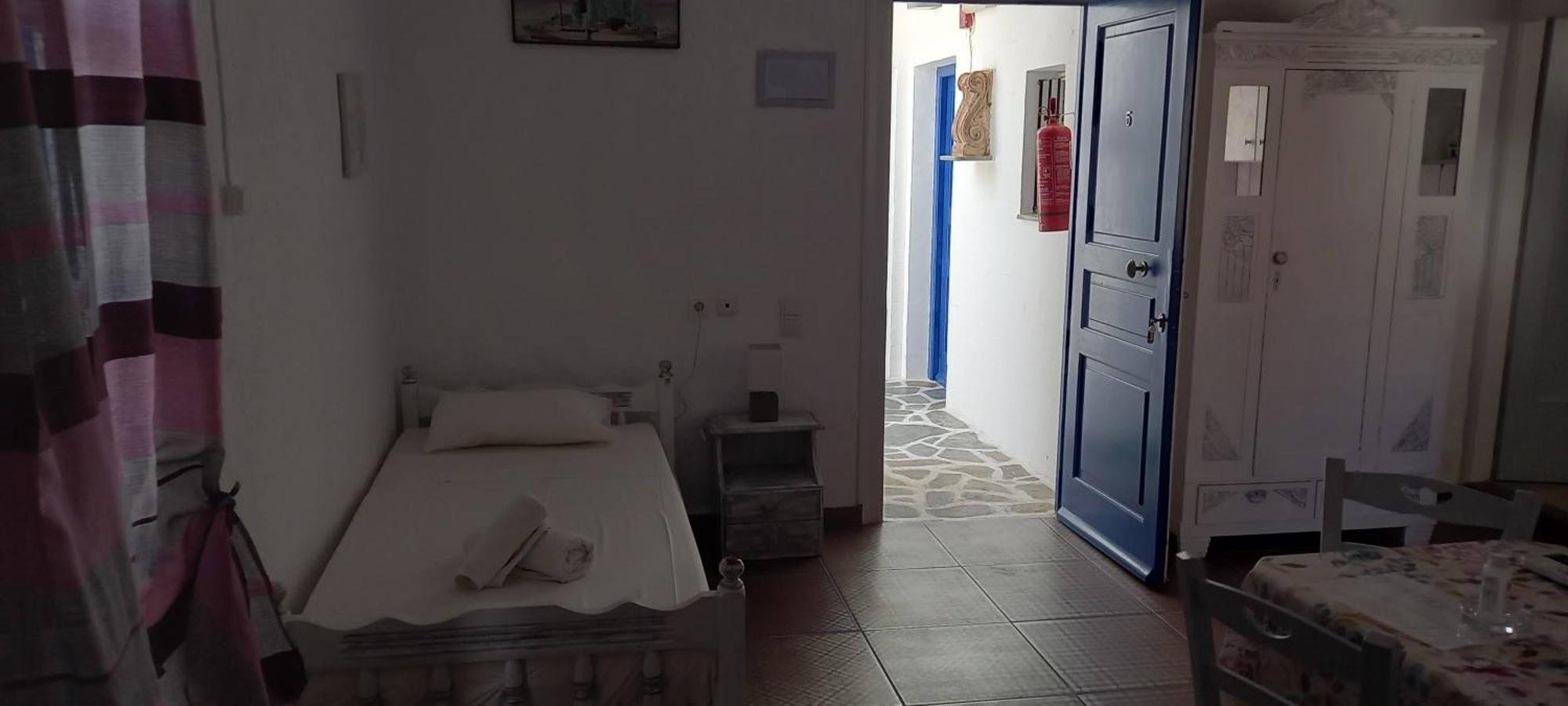 Aposperitis Rooms & Apartments Kini Екстериор снимка