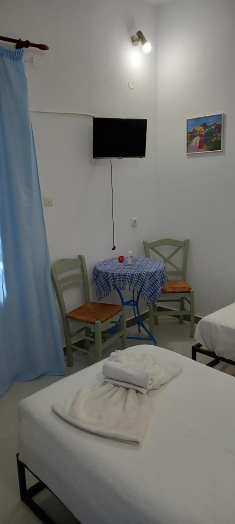 Aposperitis Rooms & Apartments Kini Екстериор снимка
