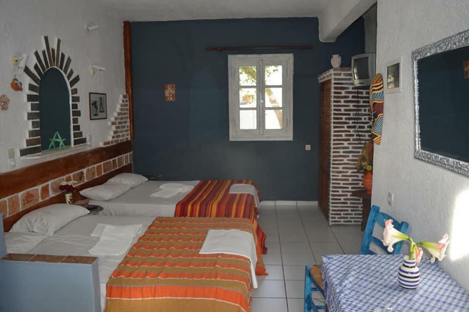 Aposperitis Rooms & Apartments Kini Екстериор снимка