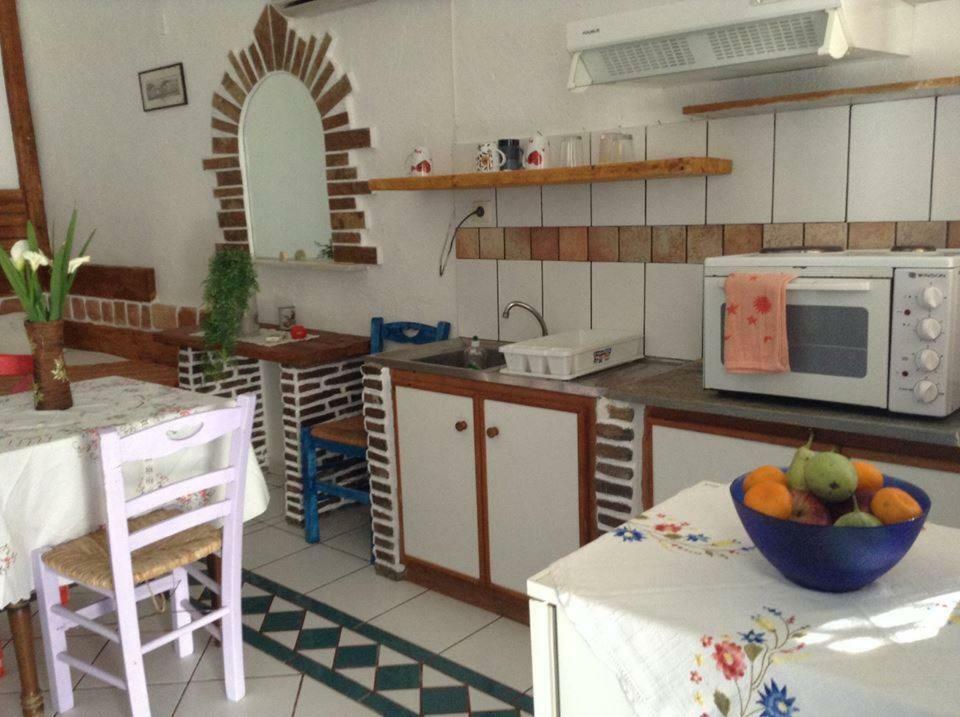 Aposperitis Rooms & Apartments Kini Екстериор снимка